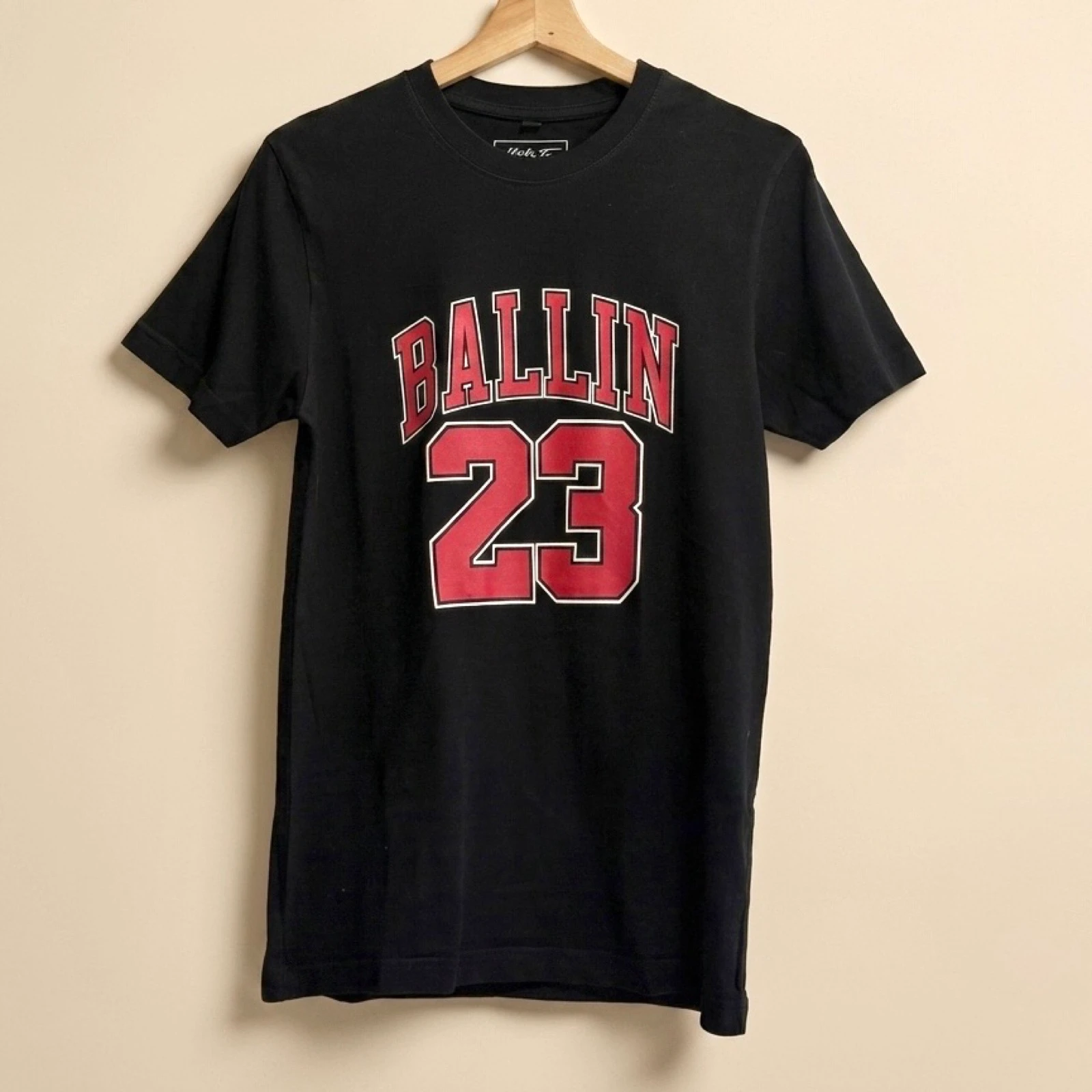 Camiseta Unisex Negra "BALLIN 23"